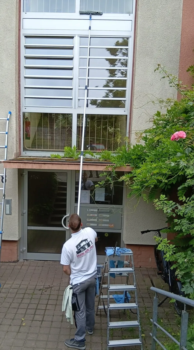 Glas- & Fensterreinigung von Müller Blitz & Blank – professionell in Ostwestfalen-Lippe und im Raum Hannover